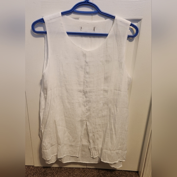 4/$20 White tank. Large - Picture 1 of 2